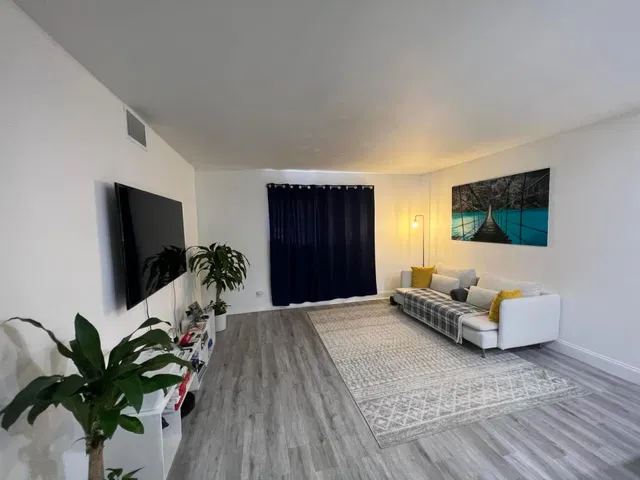 Unit 1140 photo 3