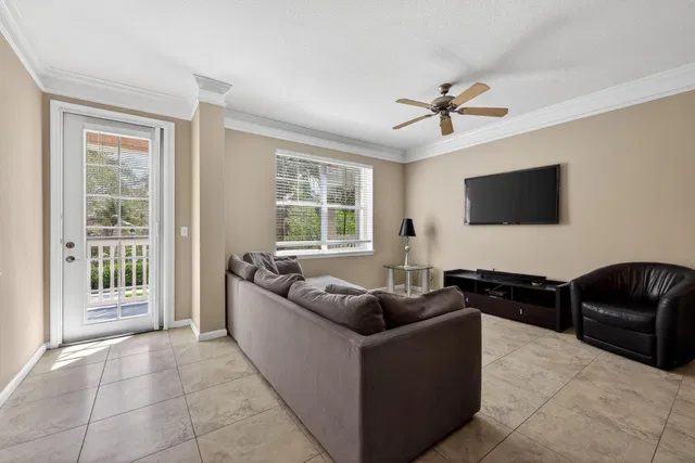 Residence photo 6
