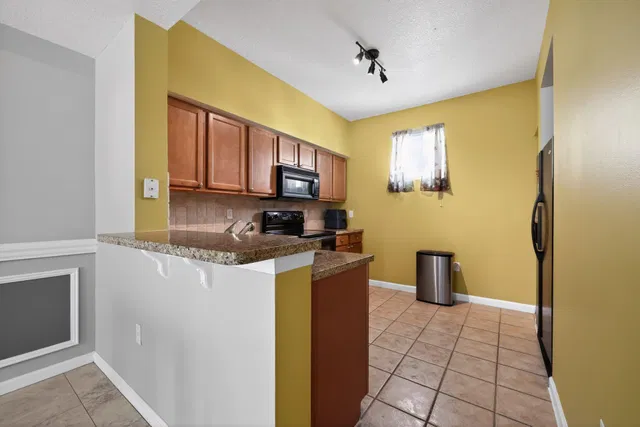 Residence photo 12