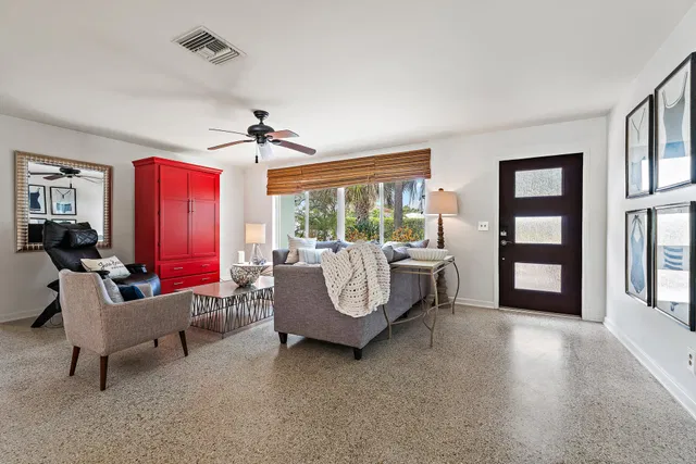 Residence photo 6