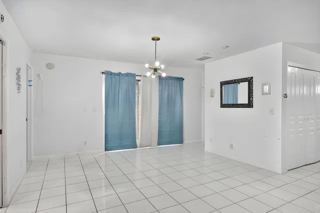 Residence photo 8