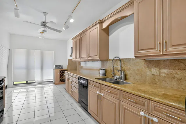 Residence photo 9