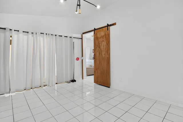 Residence photo 14