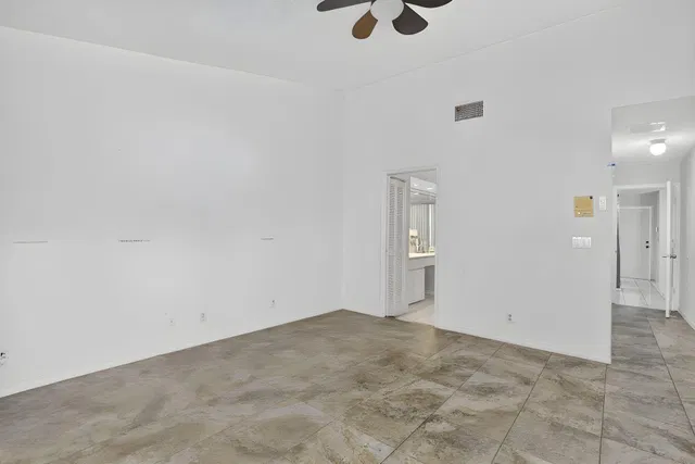 Residence photo 16