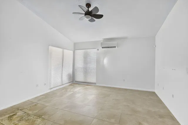 Residence photo 17