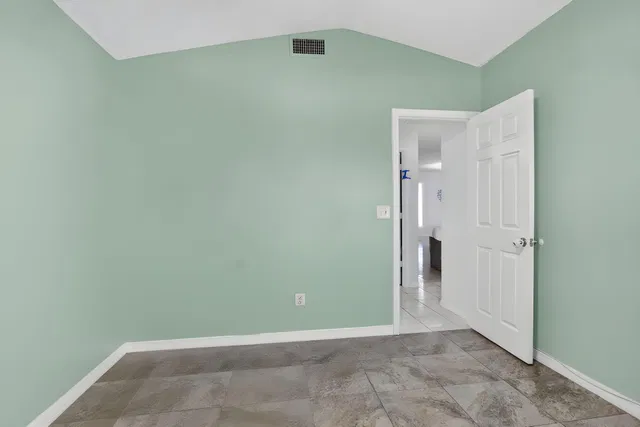 Residence photo 22