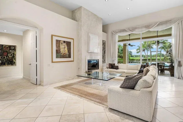 Admirals Cove Residence photo 8