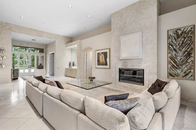 Admirals Cove Residence photo 11
