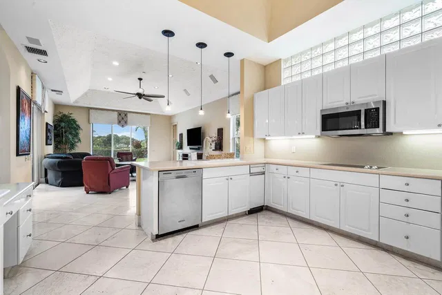 Admirals Cove Residence photo 13