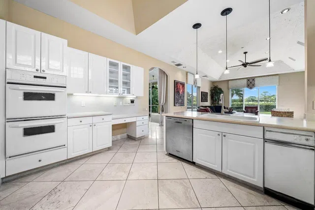 Admirals Cove Residence photo 16