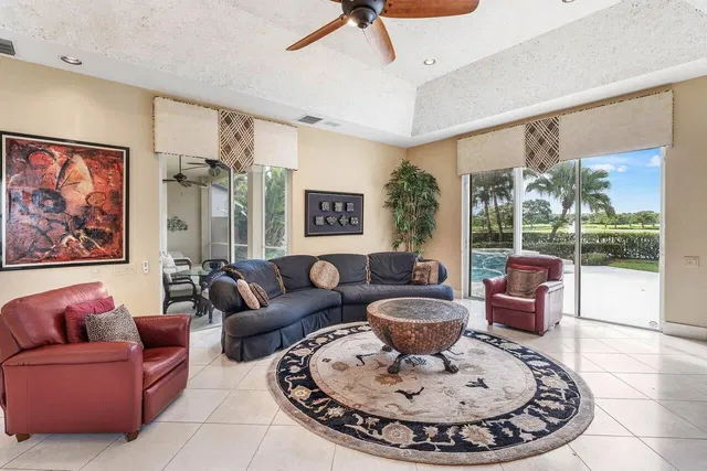 Admirals Cove Residence photo 18