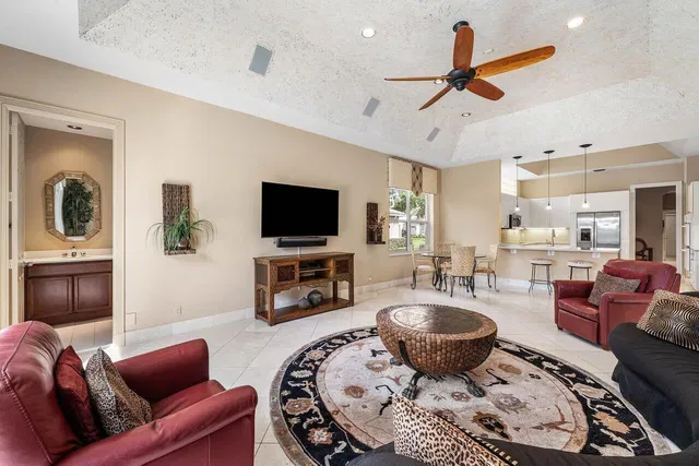 Admirals Cove Residence photo 20