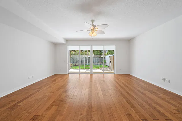 Residence photo 12