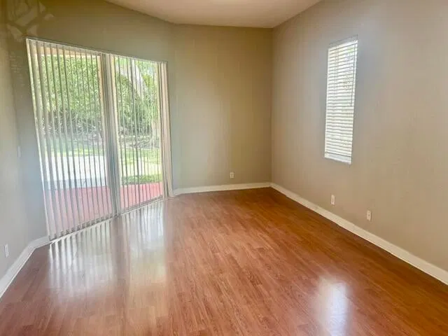 Residence photo 5