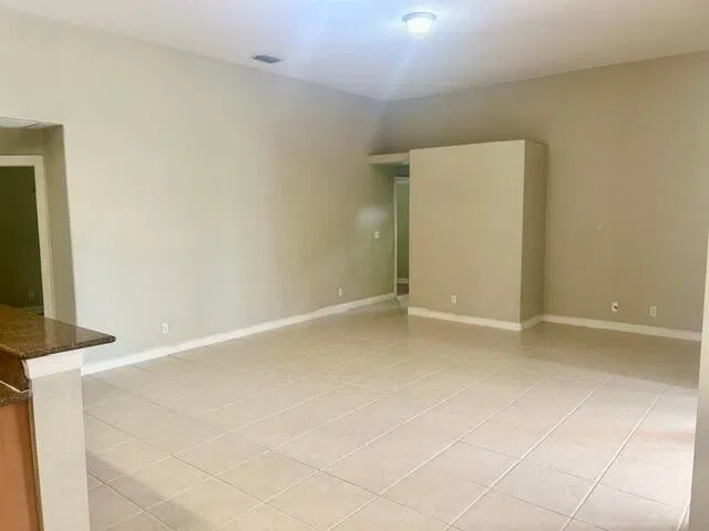 Residence photo 12