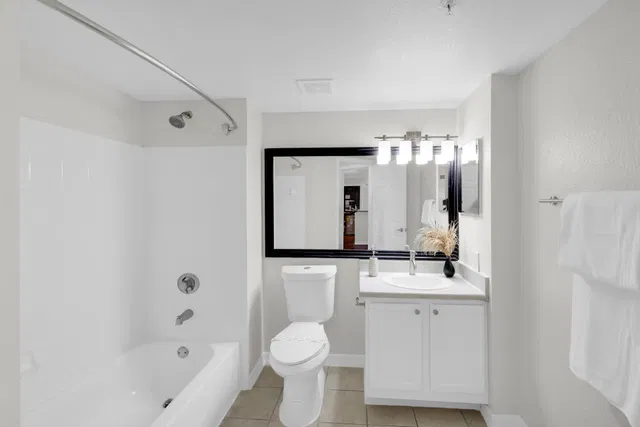 Unit 303 photo 27