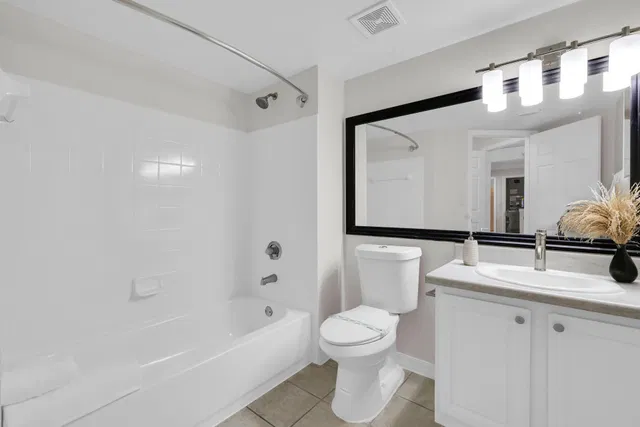 Unit 303 photo 28