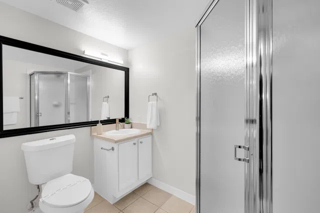 Unit 303 photo 33