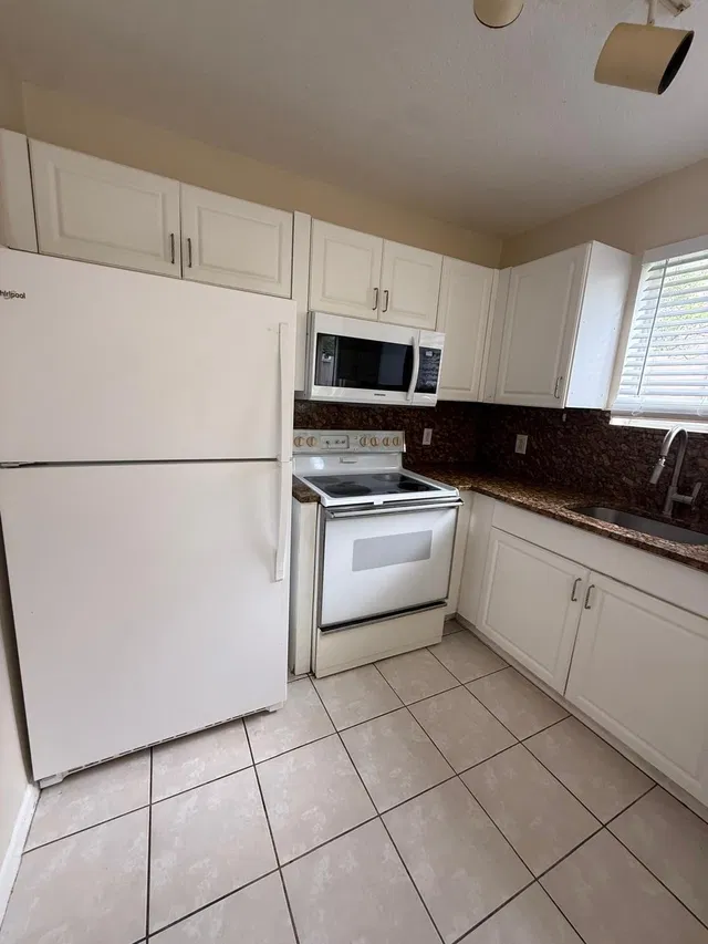 Unit 101 photo 8