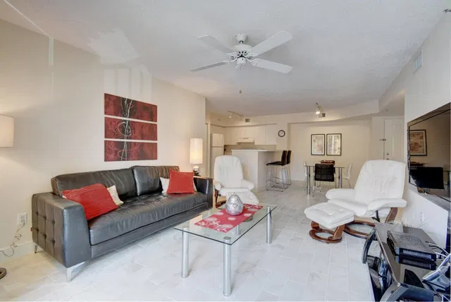  Unit 207 photo 4