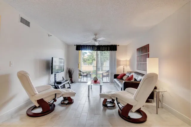  Unit 207 photo 5