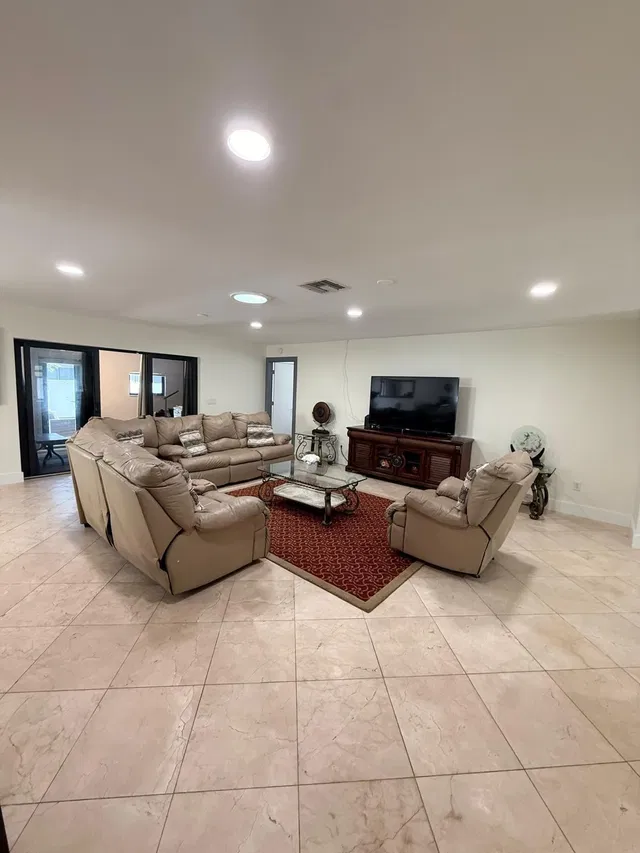Residence photo 8