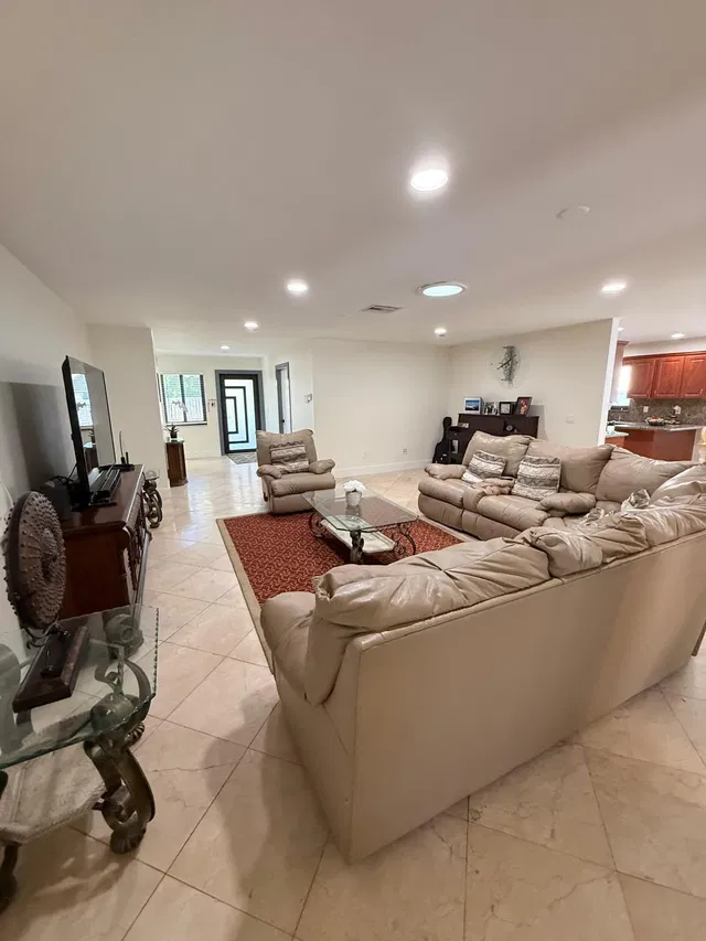 Residence photo 12