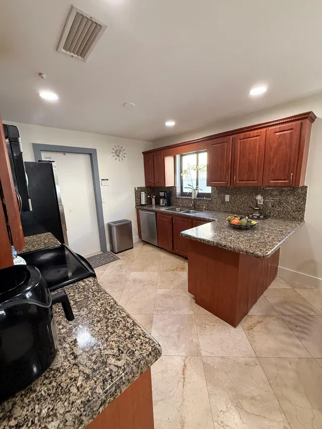 Residence photo 17