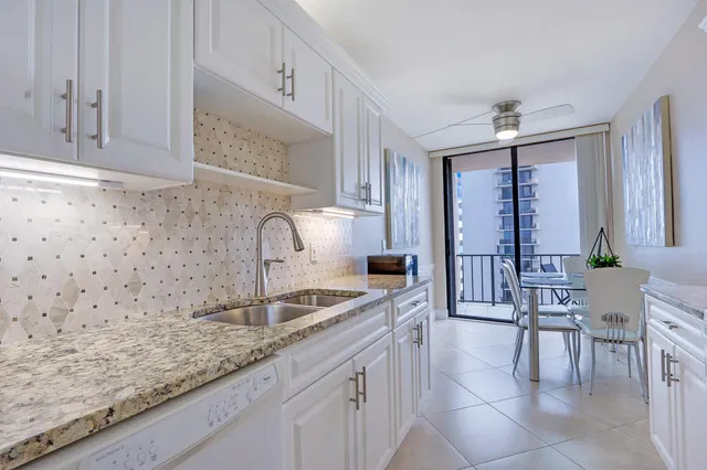Singer Island Unit 2-802 photo 12
