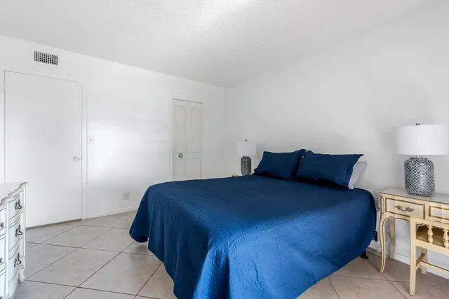 Unit 307 photo 14
