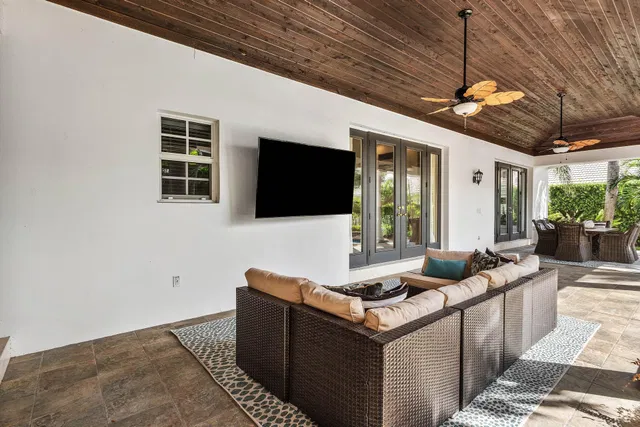 West Palm Beach Residence photo 36