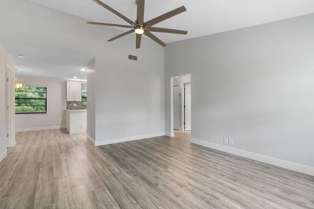 Residence photo 3