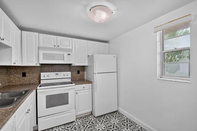 Unit B24 photo 13