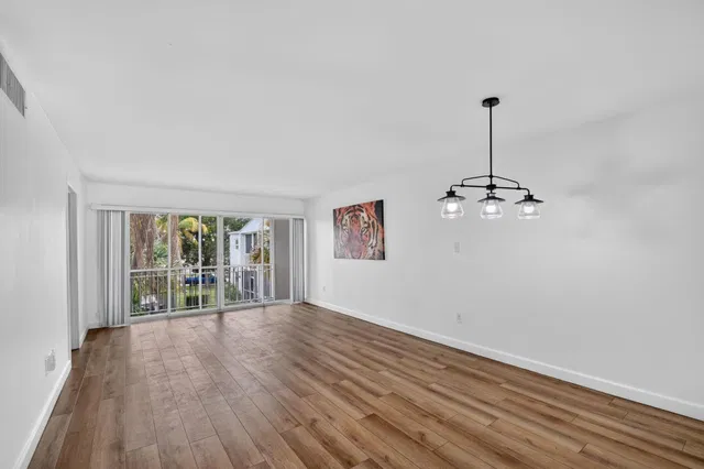 Unit B24 photo 15