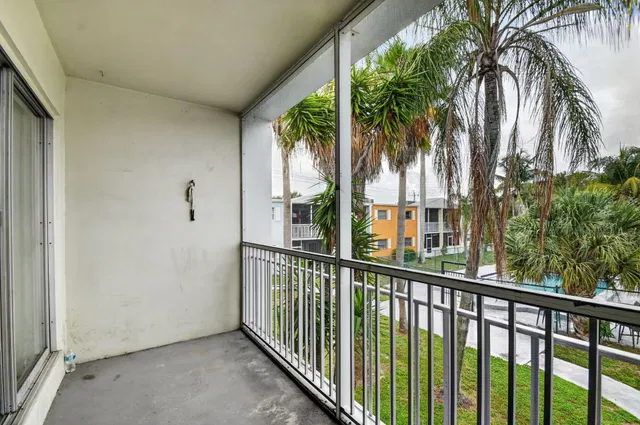 Unit B24 photo 16