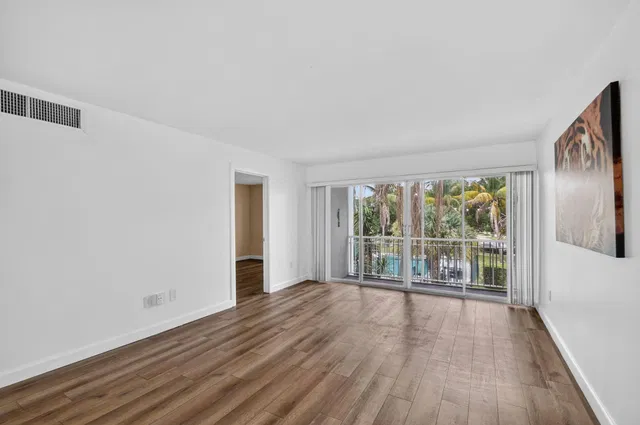 Unit B24 photo 19