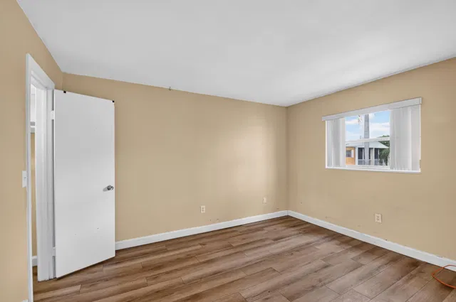 Unit B24 photo 24