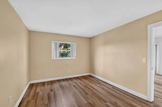 Unit B24 photo 25