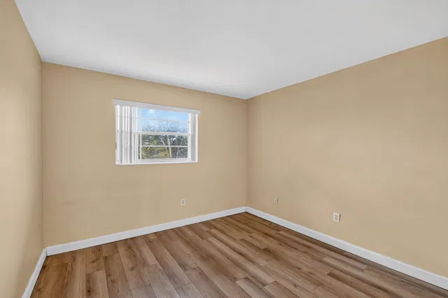 Unit B24 photo 30