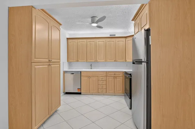 Residence photo 3