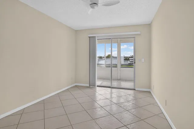 Residence photo 18