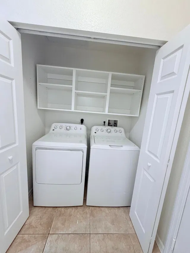 Unit E photo 8