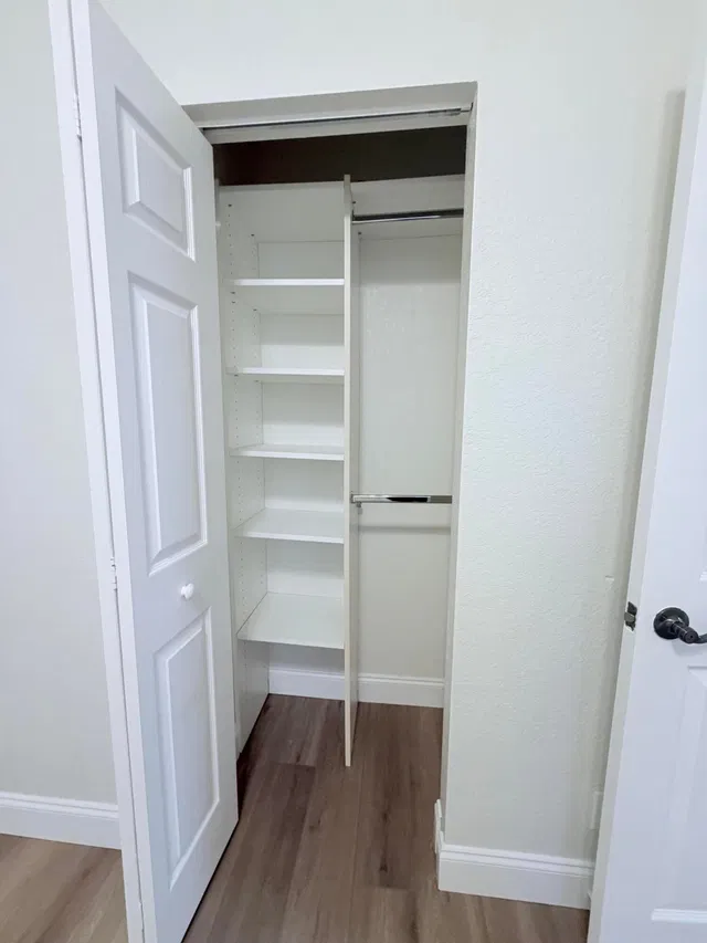 Unit E photo 15