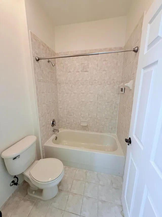 Unit E photo 17