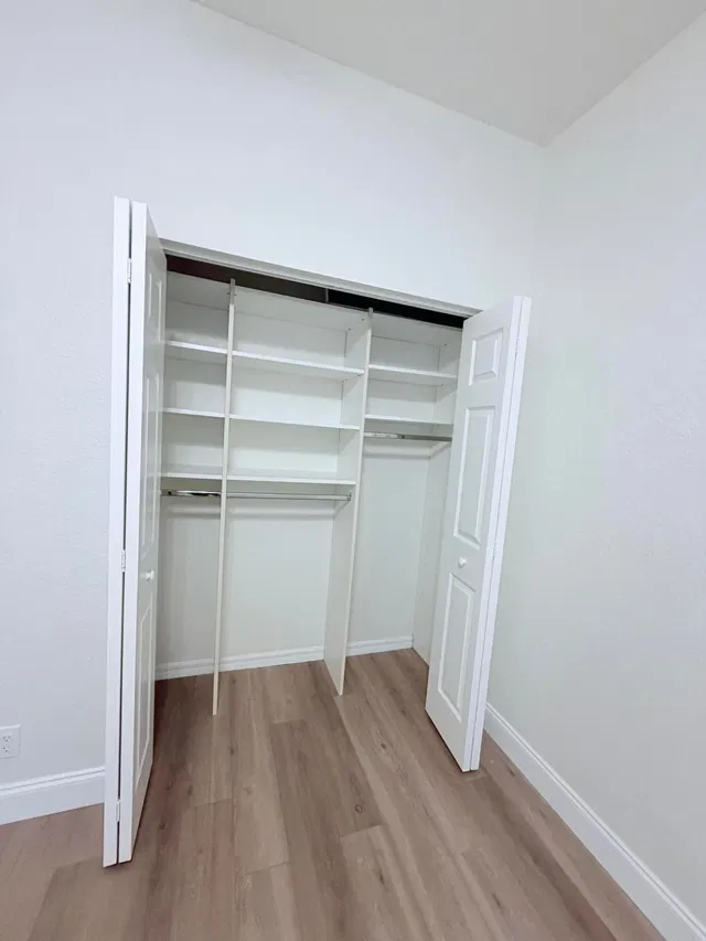 Unit E photo 20