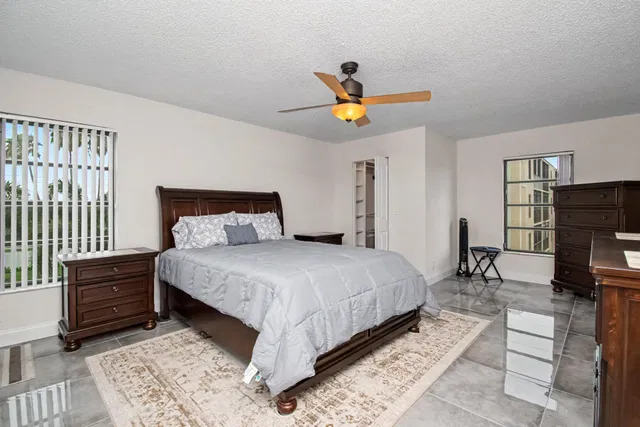 Unit 301 photo 18