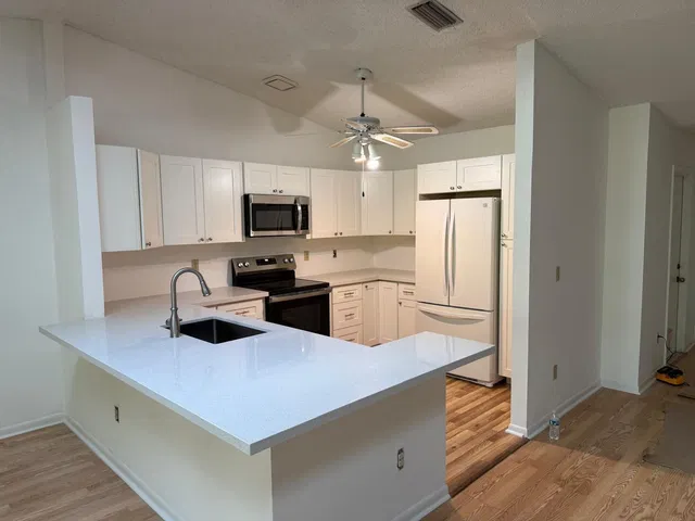 Unit 78 photo 4