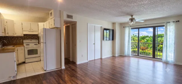 Unit H2 photo 5