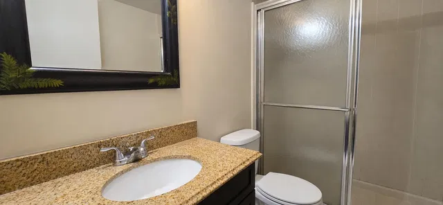 Unit H2 photo 8