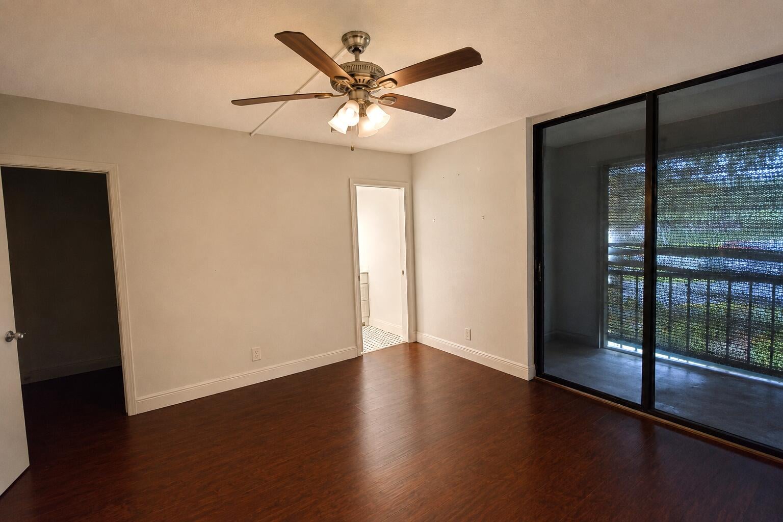 Unit 220 photo 6